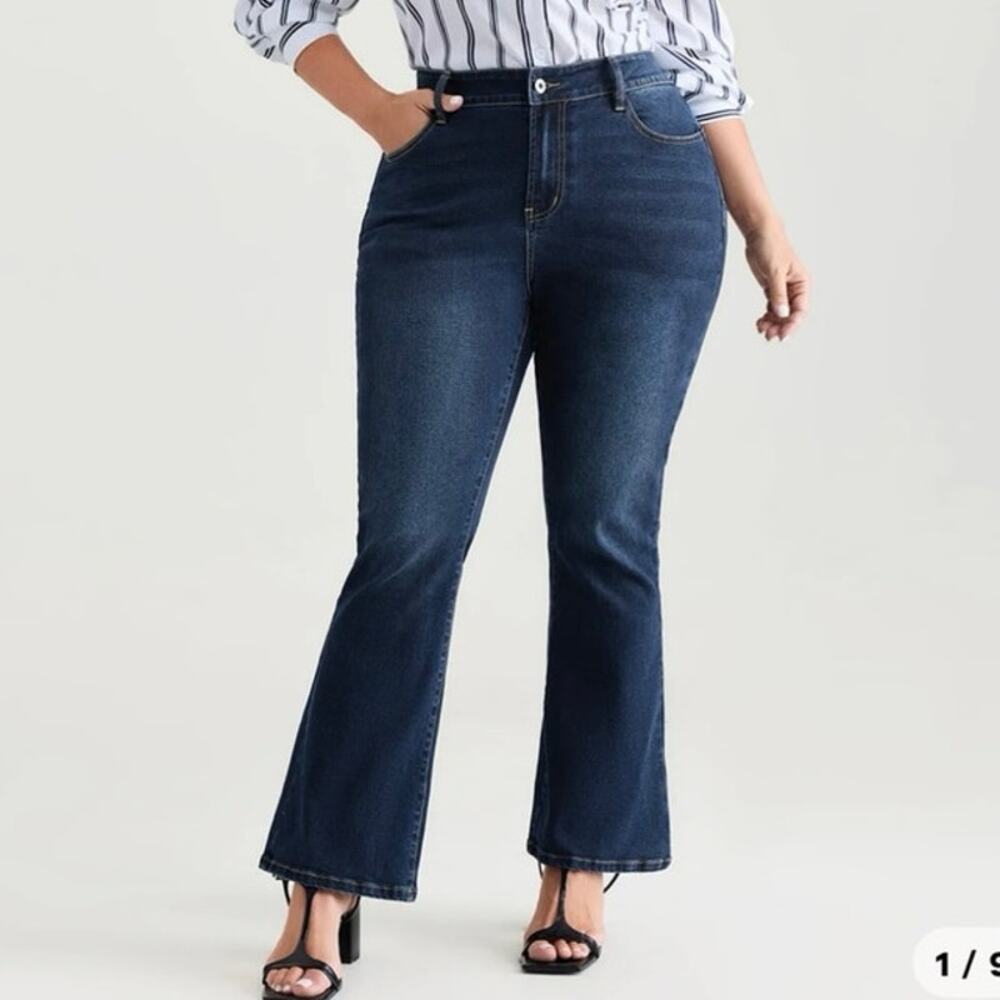 BloomChic Dark Wash Stretch Bootcut Jeans Size US 18 NWT